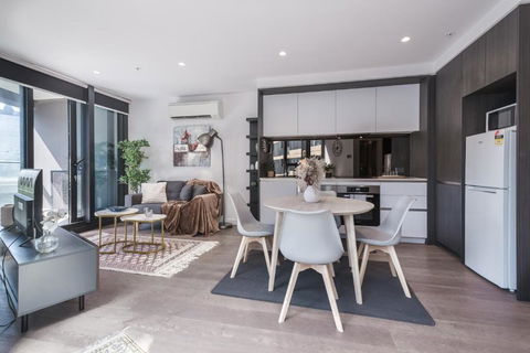 Absolute Luxury 1br Apt Mq Poolgym - Accommodation Redcliffe 0