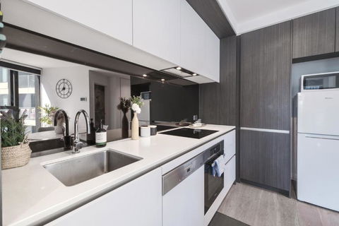 Absolute Luxury 1br Apt Mq Poolgym - Accommodation Redcliffe 4