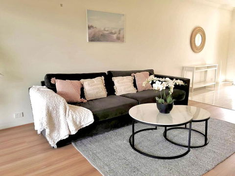 Adorable 3 Br Townhouse With Wifi & Parking - Accommodation Redcliffe 0