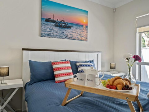 Adriatic Beach House - Accommodation Redcliffe 3