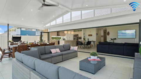 Adriatic Beach House - Accommodation Redcliffe 0