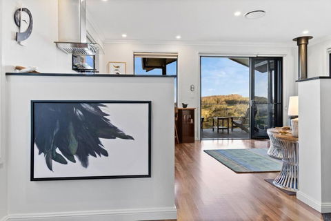 Affinity Luxury Studio With Spa And Amazing Views - Accommodation Redcliffe 4