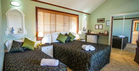 Ainslie Manor Bed And Breakfast - Accommodation Redcliffe 0