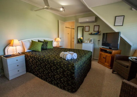 Ainslie Manor Bed And Breakfast - Accommodation Redcliffe 3