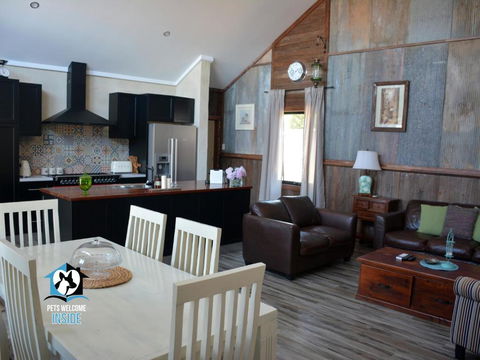 A Beautiful New Property, Walking Distance To The Beach In Esperance WA! - Accommodation Redcliffe 2