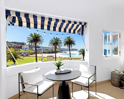 Absolute Seafront Bronte - Accommodation Redcliffe 1
