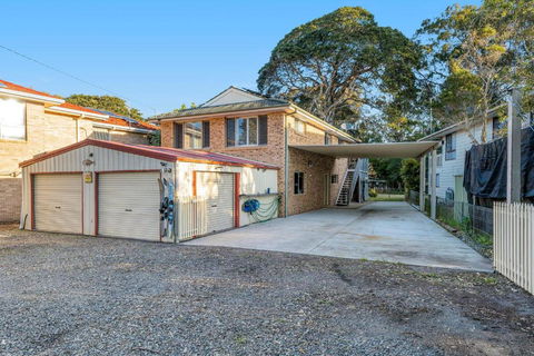 Absolute Waterfront - Accommodation Redcliffe 1