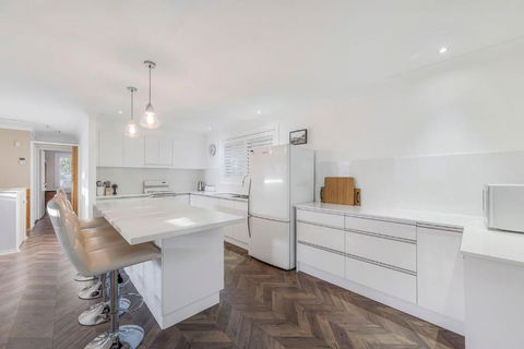 Absolute Waterfront - Accommodation Redcliffe 4