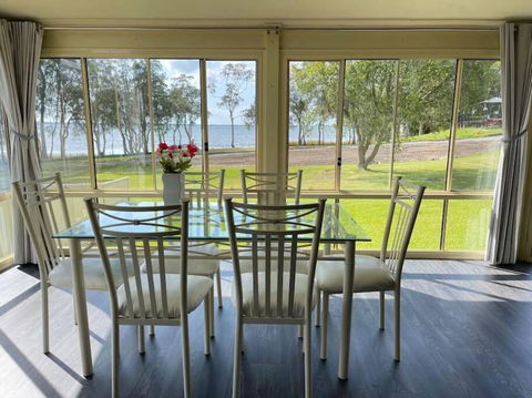 Aircabin - Tuggerawong - Lake Front - 3 Beds House - Accommodation Redcliffe 0
