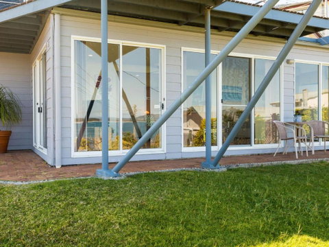 Alexandra Suite Gerroa - Accommodation Redcliffe 2
