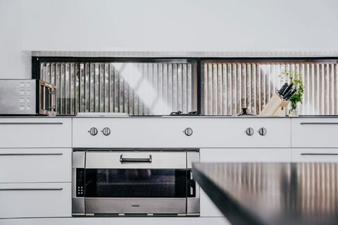 Alkina Lodge Nuru - Accommodation Redcliffe 1