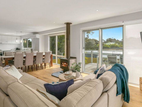 All Decked Out - Accommodation Redcliffe 2