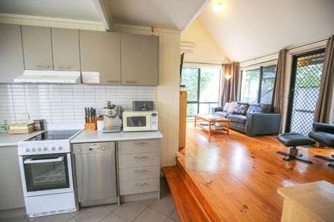 Allambie Cottages - Villa 1 - Accommodation Redcliffe 2