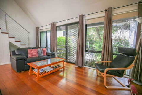 Allambie Cottages - Villa 2 - Accommodation Redcliffe 1