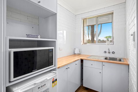Aloha 15 - Accommodation Redcliffe 1