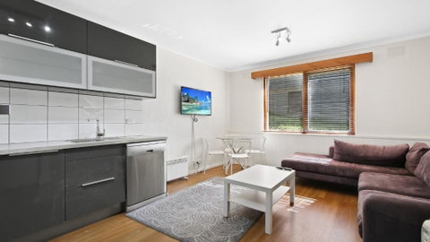 Alpine Haven 5 - Accommodation Redcliffe 0