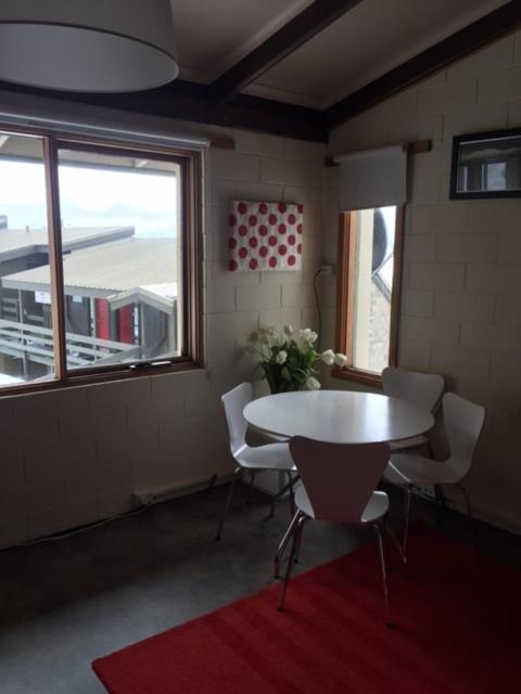 Alpine Haven 6 - Accommodation Redcliffe 1