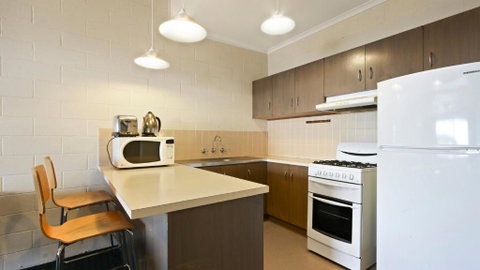 Alpine Heights 04 - Accommodation Redcliffe 2