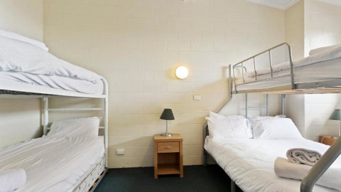 Alpine Heights 04 - Accommodation Redcliffe 4