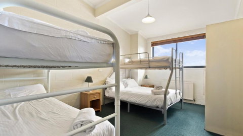 Alpine Heights 04 - Accommodation Redcliffe 3