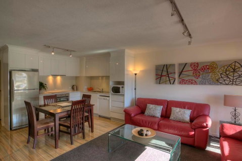 Alpine View Apartments - Accommodation Redcliffe 1
