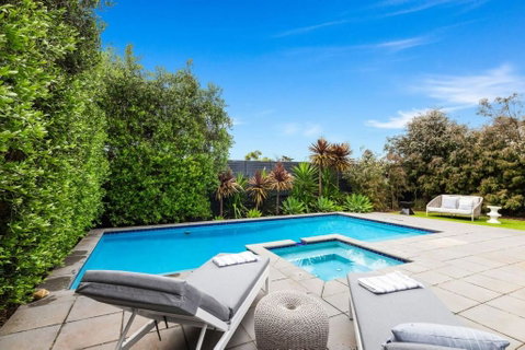 Amalfi Dream - Pool, Spa, Walk To Beach And Shops - Accommodation Redcliffe 1