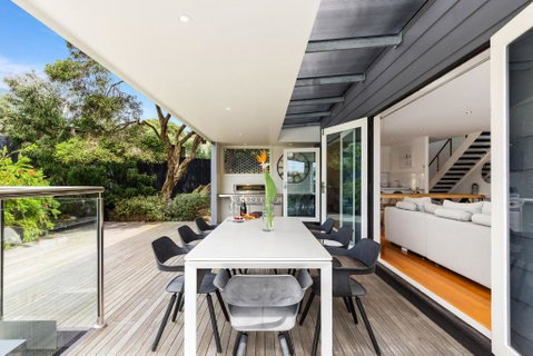 Amalfi Dream - Pool, Spa, Walk To Beach And Shops - Accommodation Redcliffe 3