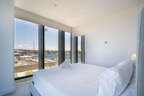 Amazing CBD 3BR Apt Bayview Free Parking - Accommodation Redcliffe 3