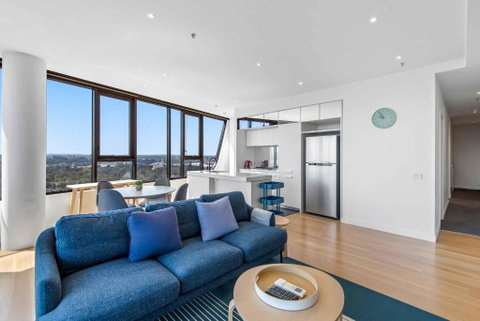 Amazing City Sea & Shrine View W Free Parking - Accommodation Redcliffe 2