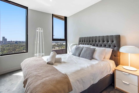 Amazing City Sea & Shrine View W Free Parking - Accommodation Redcliffe 4