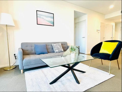 Amazing City View 2 Bedroom Condo 1 Min Station - Accommodation Redcliffe 4