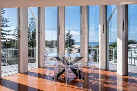 Amazing Currimundi Lakefront Ocean Penthouse - Accommodation Redcliffe 0