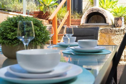 Amazing Outdoor Living With Pizza Oven - Accommodation Redcliffe 0