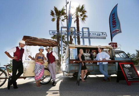 Amazing Outdoor Living With Pizza Oven - Accommodation Redcliffe 3