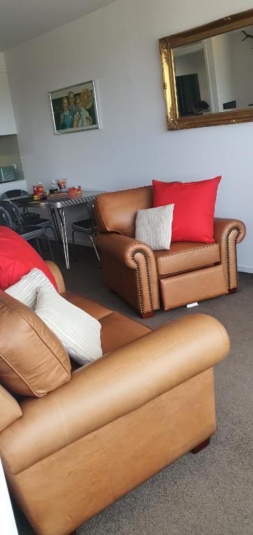 Alt 18 - Accommodation Redcliffe 1