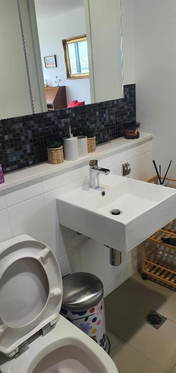 Alt 18 - Accommodation Redcliffe 4