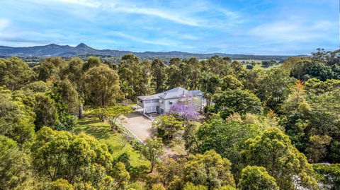 Ananda - Magnificent Byron Hinterland Retreat - Accommodation Redcliffe 4