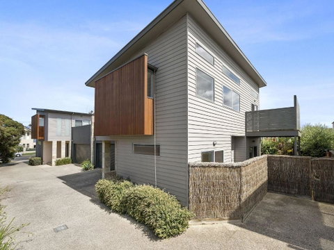 Anderson Central Torquay 36 - Accommodation Redcliffe 1