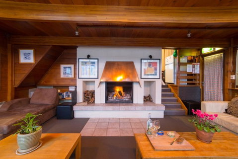Aneeki Ski Lodge - Accommodation Redcliffe 0