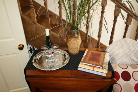 Annies Garden Cottage - Accommodation Redcliffe 4