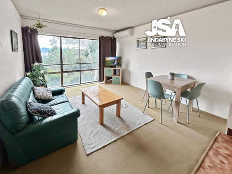 Alpine Mountain View Kirwan 10 - Accommodation Redcliffe 1