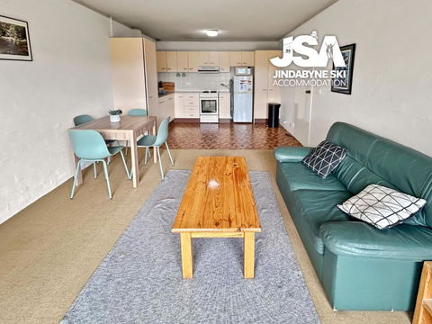 Alpine Mountain View Kirwan 10 - Accommodation Redcliffe 2