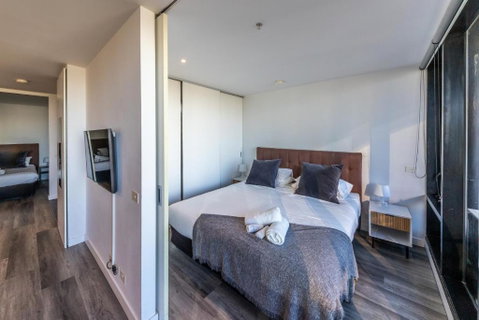 Aura2107, 2 Bedroom Apartment With Balcony, Stunning Yarra River And City Views - Accommodation Redcliffe 4