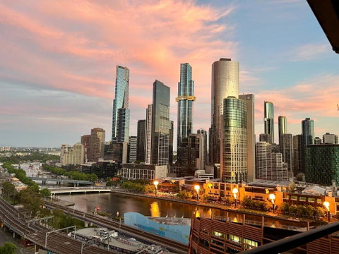 Aura2107, 2 Bedroom Apartment With Balcony, Stunning Yarra River And City Views - Accommodation Redcliffe 2