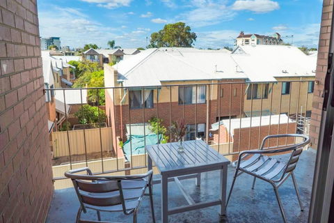 Apartment 11 Burswood - Accommodation Redcliffe 4