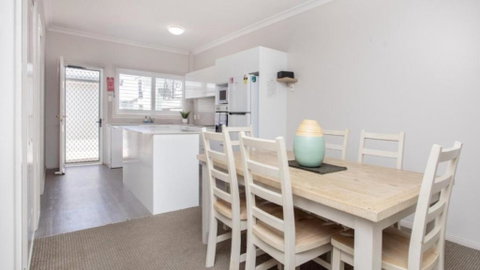 Apartment 30 - The Meridian - Accommodation Redcliffe 3