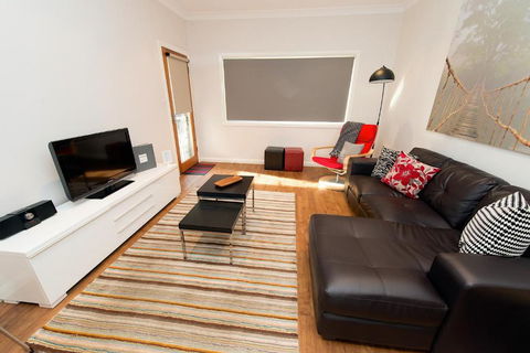 Apartments By Townhouse - Accommodation Redcliffe 2