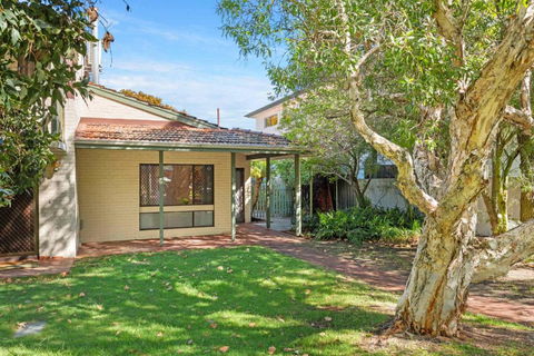 Applecross Village Gem 2BR - Accommodation Redcliffe 1