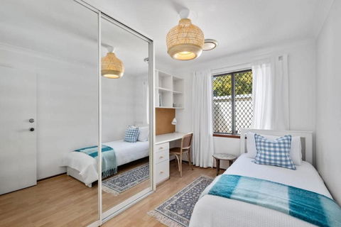 Applecross Village Gem 2BR - Accommodation Redcliffe 2