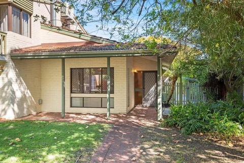 Applecross Village Gem 2BR - Accommodation Redcliffe 3